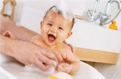 Sự phát triển của trẻ 20 tuần tuổi sau sinh