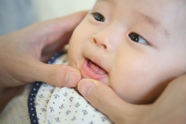Hãy chú ý những chiếc răng đầu tiên của bé