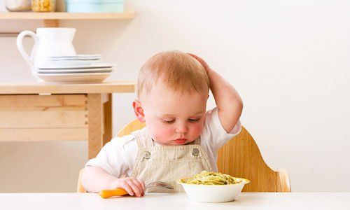 12 vấn đề về ăn uống mà trẻ mới biết đi thường gặp