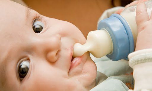 Dấu hiệu bé sơ sinh bị đầy hơi