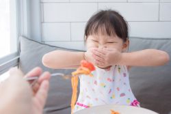 7 chiến lược nuôi trẻ kén ăn