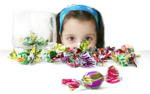 Khi nào trẻ sơ sinh có thể ăn kẹo?