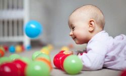 Các dấu hiệu cảnh báo sự chậm phát triển thể chất của trẻ mới biết đi