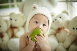 Sự phát triển ngôn ngữ và nhận thức của trẻ 13 tháng tuổi