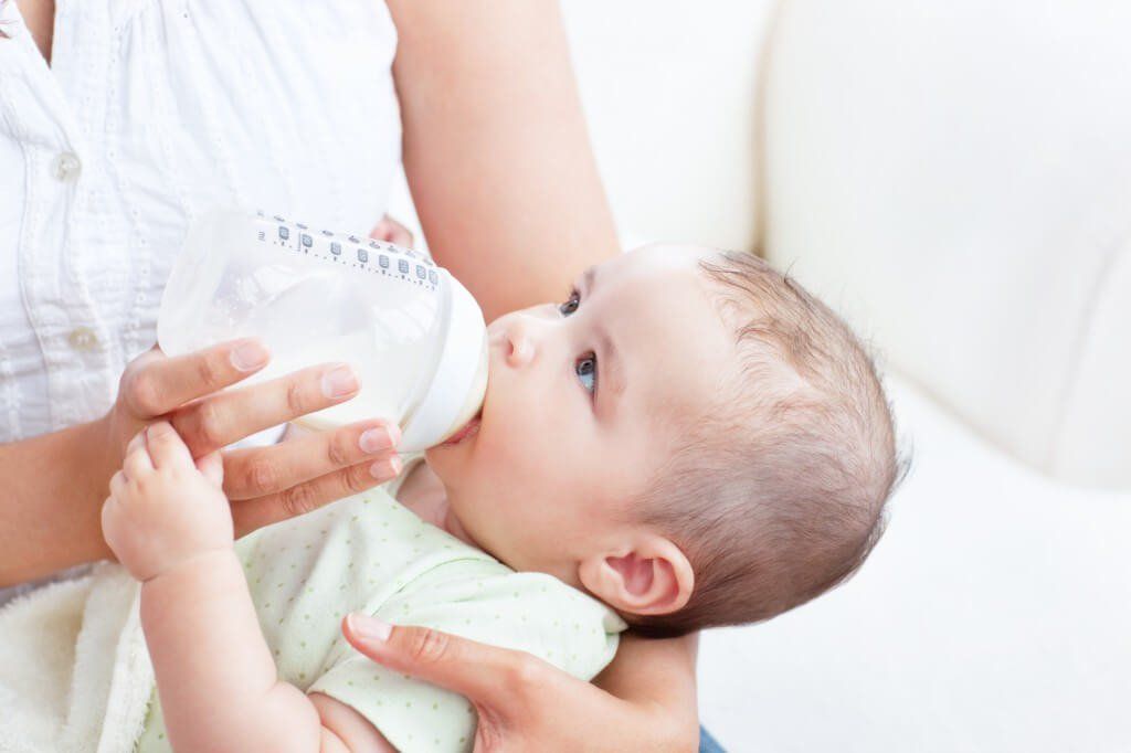 Các dấu hiệu cảnh báo sự chậm phát triển thể chất của trẻ mới biết đi