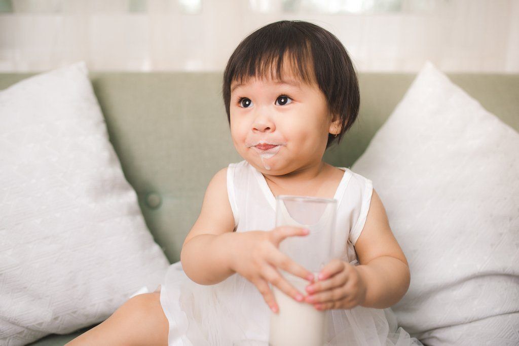 Các dấu hiệu cảnh báo sự chậm phát triển thể chất của trẻ mới biết đi