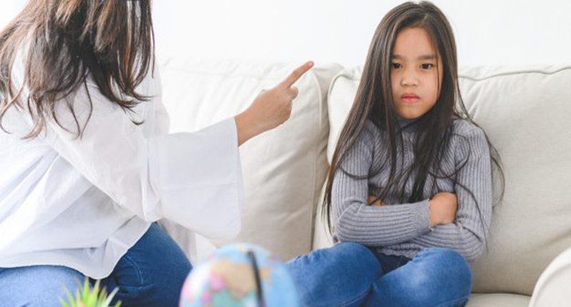 Trẻ hay nói tục và thô lỗ: Phải làm sao?