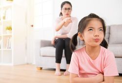 Trẻ hay nói tục và thô lỗ: Phải làm sao?