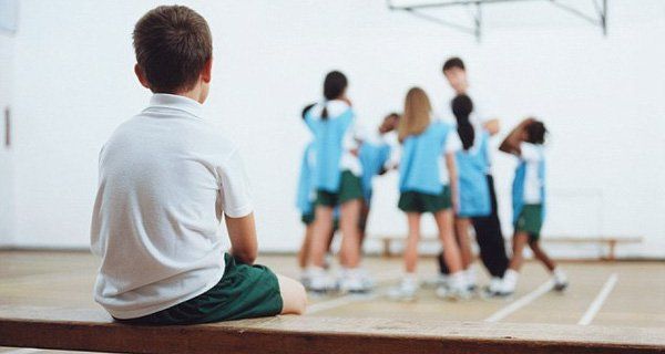 Cách giúp một đứa trẻ nhút nhát hoạt bát, vui vẻ hơn mỗi khi đến trường