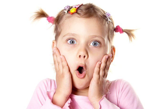 Độ tuổi thích hợp để trẻ em có thể đeo kính áp tròng