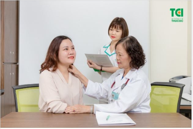 8 DẤU HIỆU CHO THẤY BẠN NÊN ĐI KHÁM TUYẾN GIÁP SỚM