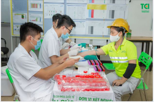 Cẩn thận say nắng, say nóng ở công nhân làm việc ngoài trời
