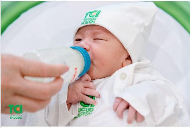 Dinh dưỡng cho bé dưới 1 tuổi, nên và không nên ăn gì?