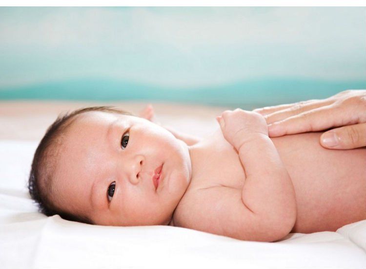 Có nên dùng kem dưỡng ẩm cho trẻ sơ sinh?