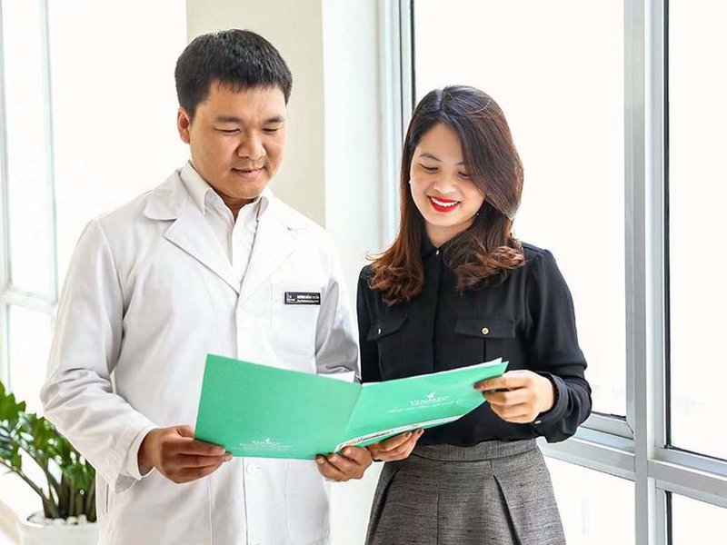 Chỉ định và các loại thuốc điều trị suy giãn tĩnh mạch chân
