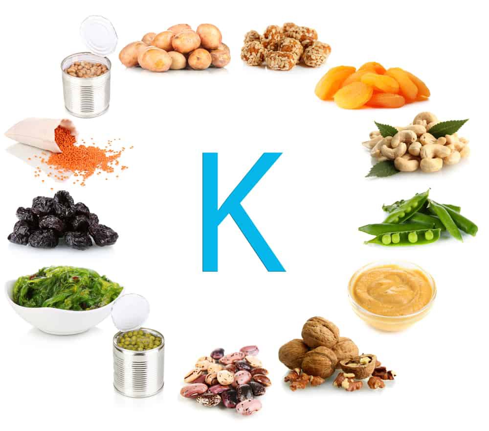 Vitamin K3 được tổng hợp từ nguồn nào?
