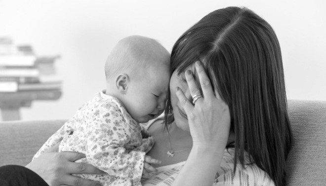 Làm sao để vượt qua trầm cảm sau sinh?