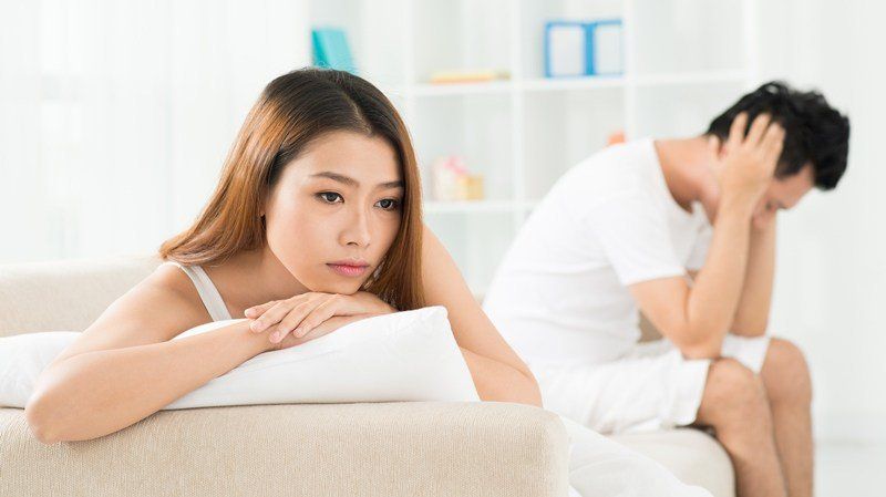 Trích rạch màng trinh dày, bịt kín gây ứ máu kinh nguyệt