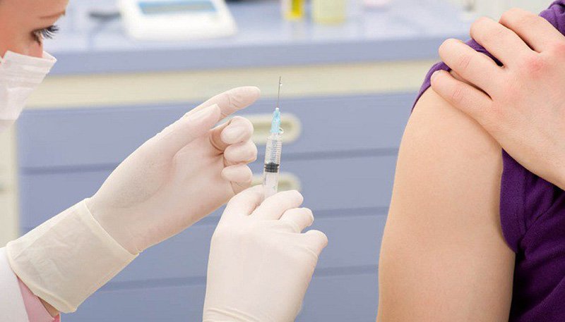 Có nên tiêm vắc xin sởi- quai bị - rubella cho phụ nữ đang cho con bú?