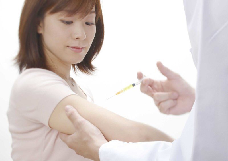 Có nên tiêm vắc xin sởi- quai bị - rubella cho phụ nữ đang cho con bú?