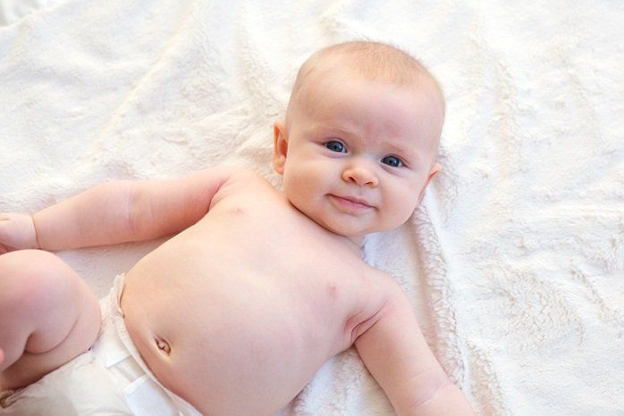 Hướng dẫn thụt tháo đúng cách cho trẻ sơ sinh