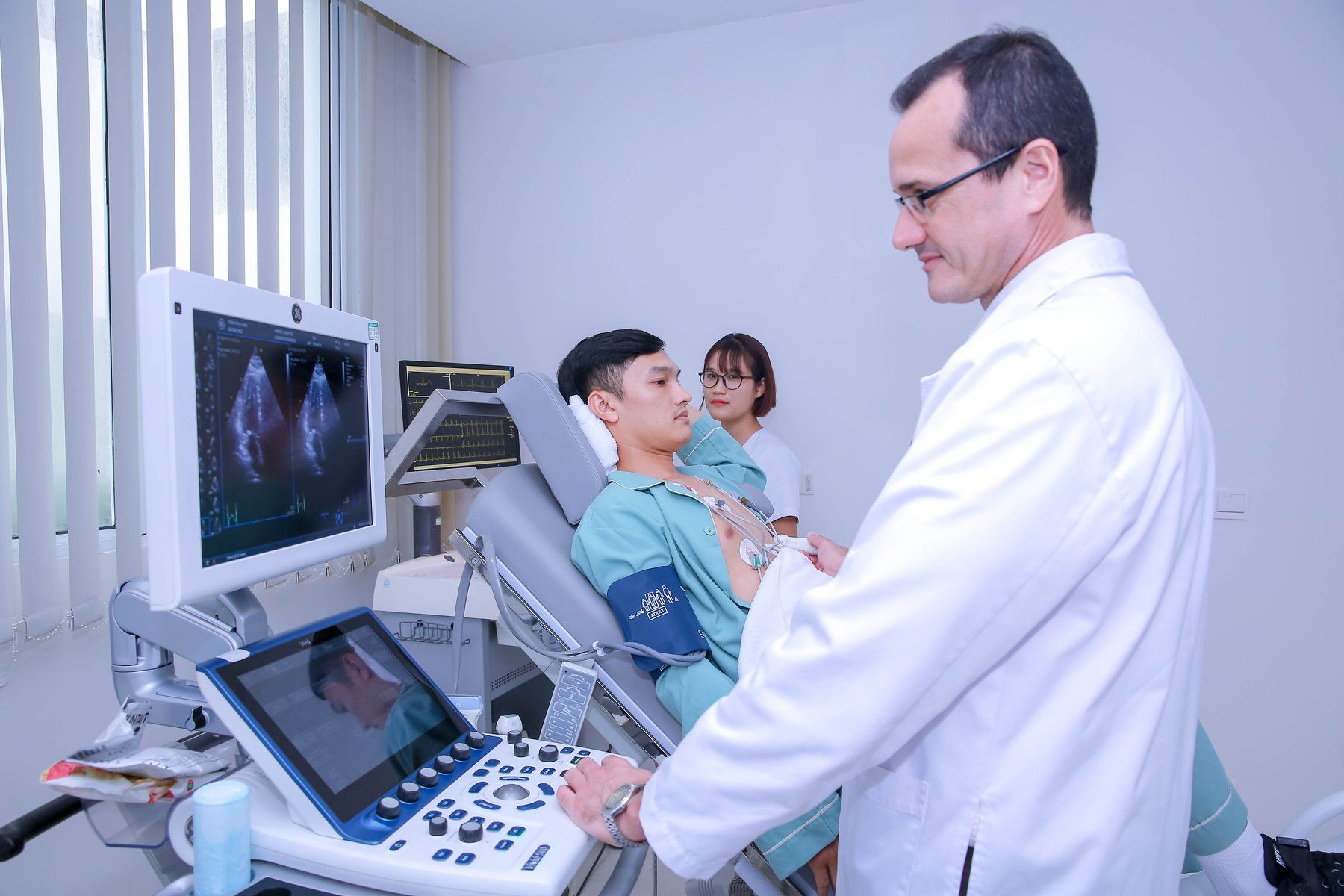 Siêu âm màng phổi cấp cứu
