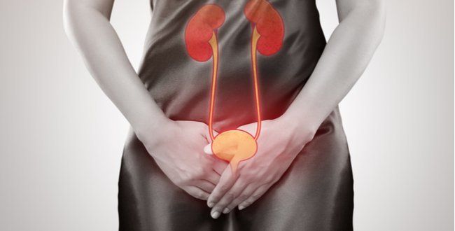 Nữ bị tiểu buốt ra máu, đau tức bụng dưới: Cảnh giác viêm đường tiết niệu