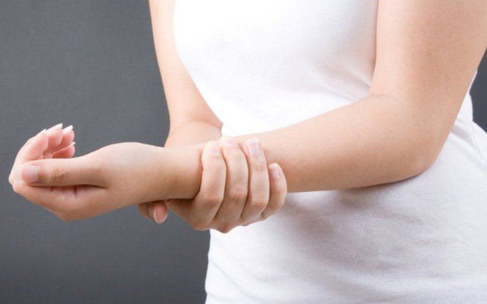 Dấu hiệu gãy xương cẳng tay, cánh tay