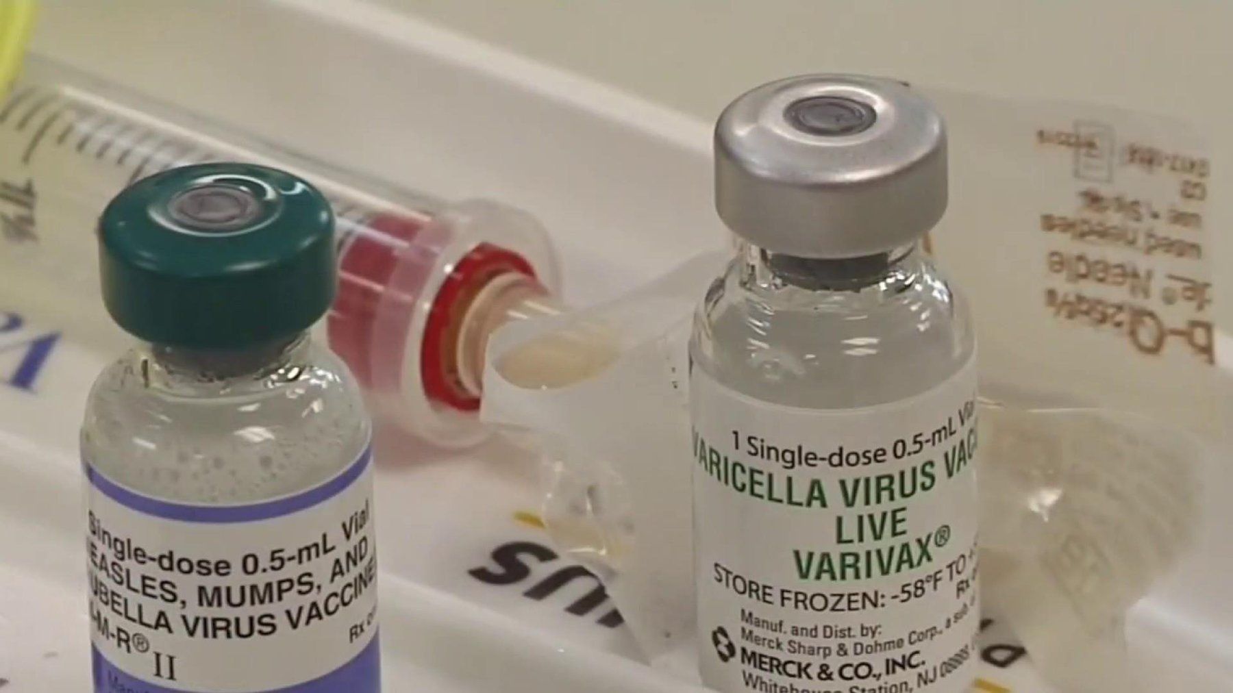 Vắc-xin thủy đậu Varivax (Mỹ): Công dụng, liều dùng, tác dụng phụ