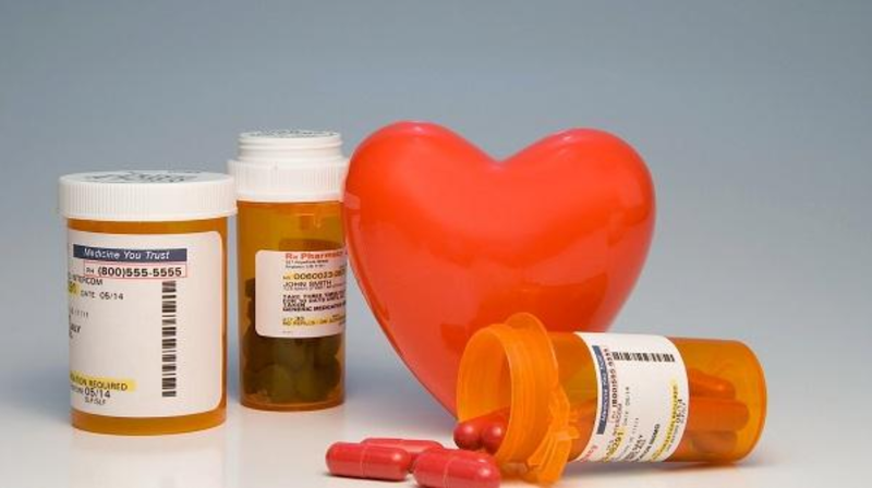 Nhóm thuốc nào có tác dụng chống lại tác nhân gây ho do các nhóm thuốc huyết áp gây ra?
