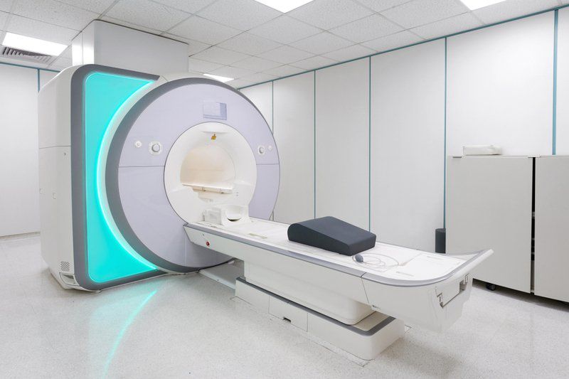 Cần chuẩn bị gì khi chụp cộng hưởng từ (MRI) có tiêm thuốc đối quang