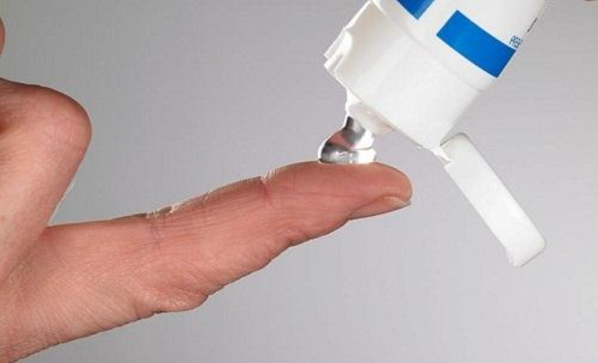 Thuốc bôi da Alevazol: Công dụng, chỉ định và lưu ý khi dùng