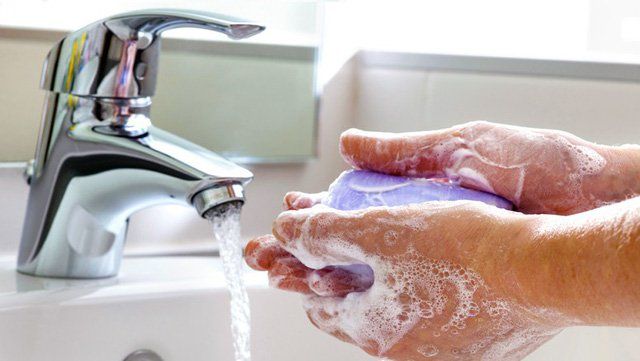 Virus Ebola lây qua đường nào?