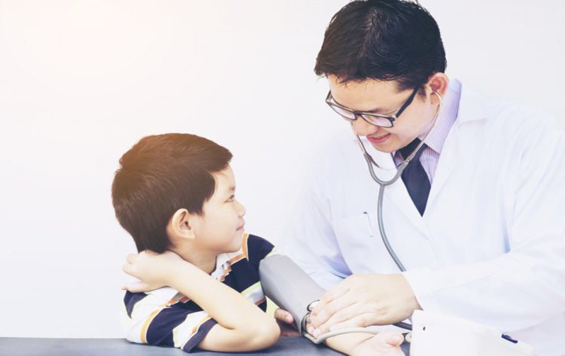 Những yếu tố nào ảnh hưởng đến độ chính xác của kết quả đo huyết áp trẻ em?
