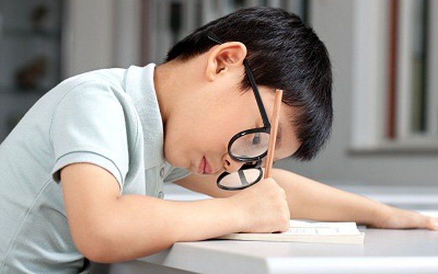 Dành thời gian ở ngoài trời có thể làm giảm cận thị?