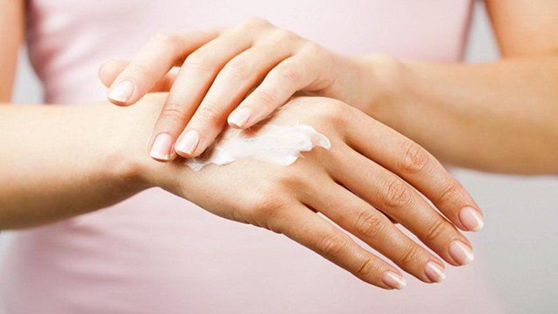 7 mẹo để giữ da tay khỏe mạnh khi rửa tay thường xuyên