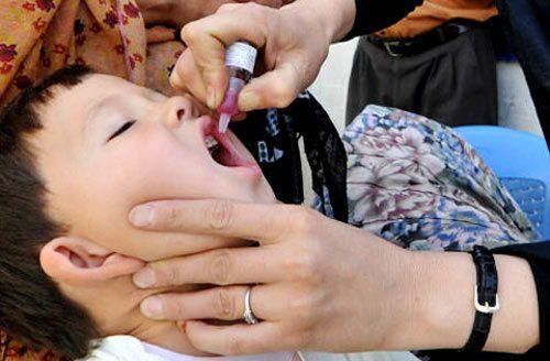Vì sao bệnh bại liệt đã được thanh toán, nhưng trẻ vẫn cần tiêm vắc xin bại liệt?