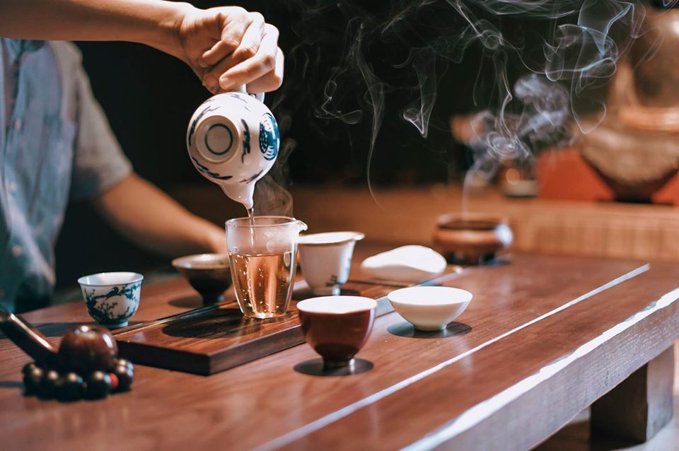 Làm thế nào để thưởng trà như một chuyên gia?