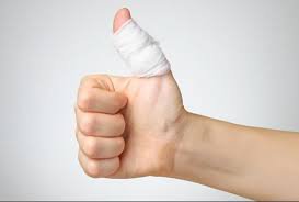 Sơ cứu dập móng tay đúng cách