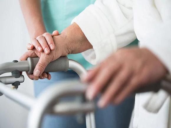 Sự khác biệt giữa đái tháo đường ở người trẻ và người cao tuổi