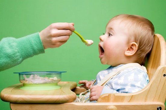 Thức ăn và đồ uống cho trẻ từ 6 đến 24 tháng tuổi