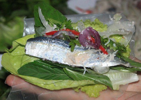 Có nên ăn cá trích sống?