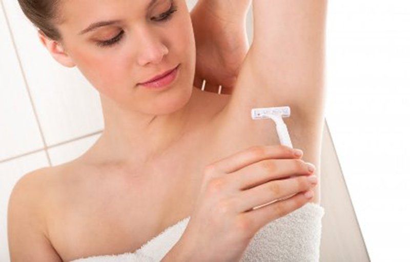 Nổi mụn ở nách: Nguyên nhân và cách điều trị
