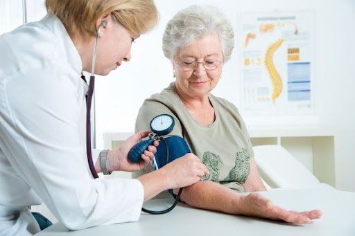 Bệnh tật và biến đổi sinh lý thường gặp ở người cao tuổi