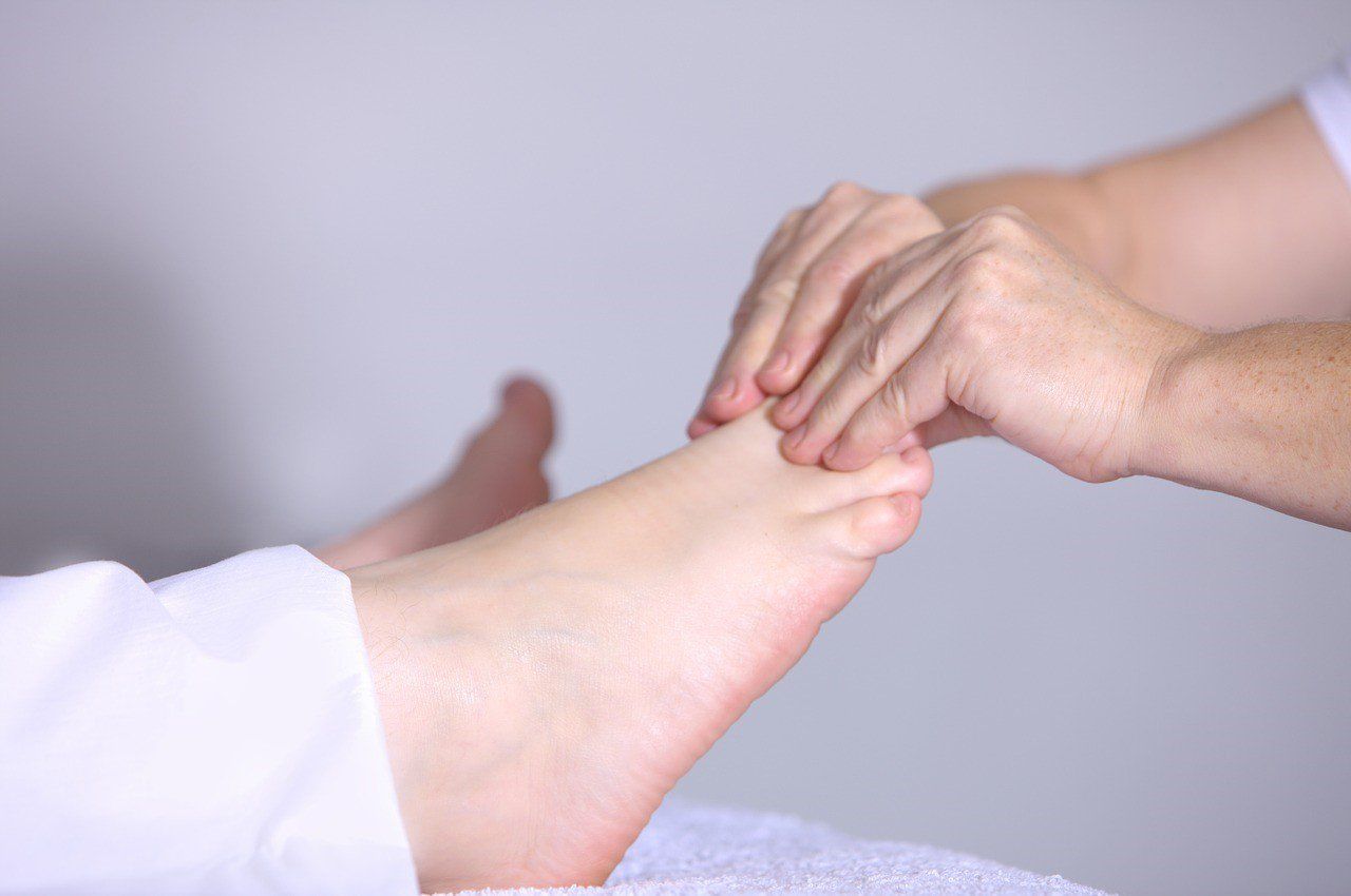 Những kỹ thuật y tế nào giúp chẩn đoán gãy xương ngón chân?