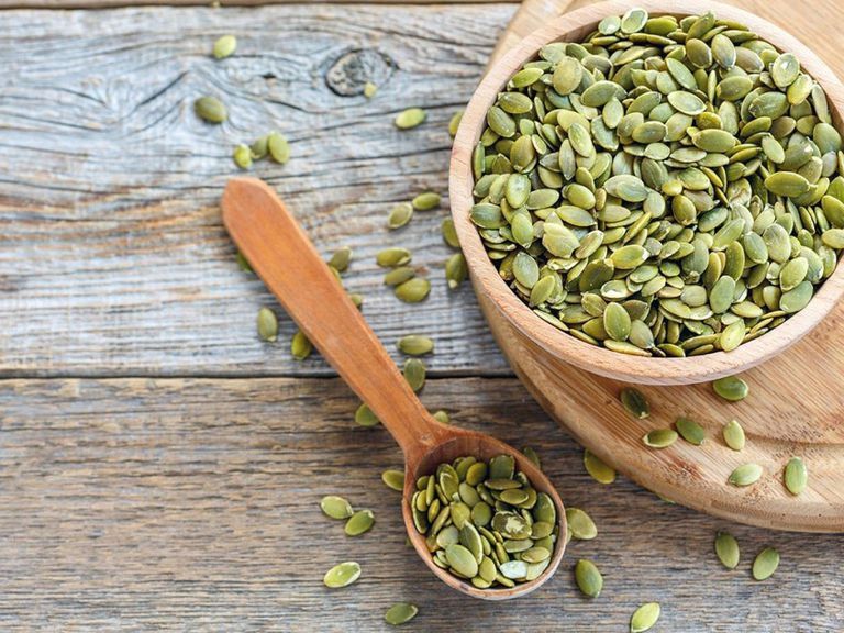 Ăn hạt bí có tác dụng gì? Có bị ho không?