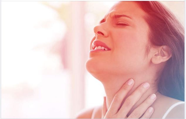 VÌ SAO NẰM MÁY LẠNH LẠI DỄ BỊ VIÊM HỌNG?