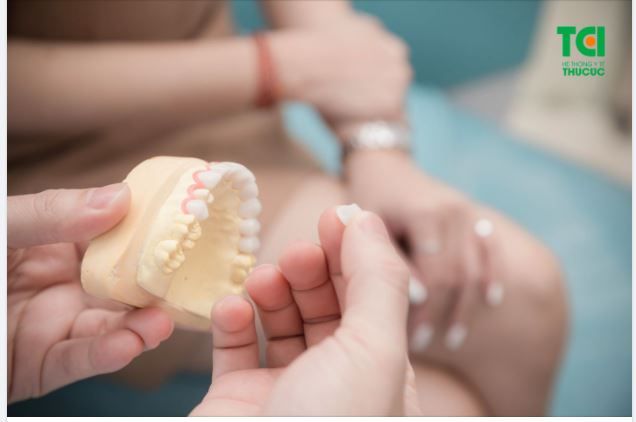 ĐỐI TƯỢNG BỌC RĂNG SỨ LÀ AI? QUY TRÌNH BỌC RĂNG SỨ ĐƯỢC DIỄN RA NHƯ THẾ NÀO?