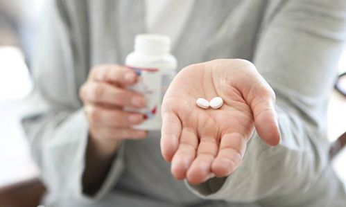 Aspirin giảm nguy cơ đột quỵ - Bệnh viện Bạch Mai