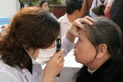 Bệnh lý võng mạc đái tháo đường và cách trị - Bệnh viện Bạch Mai